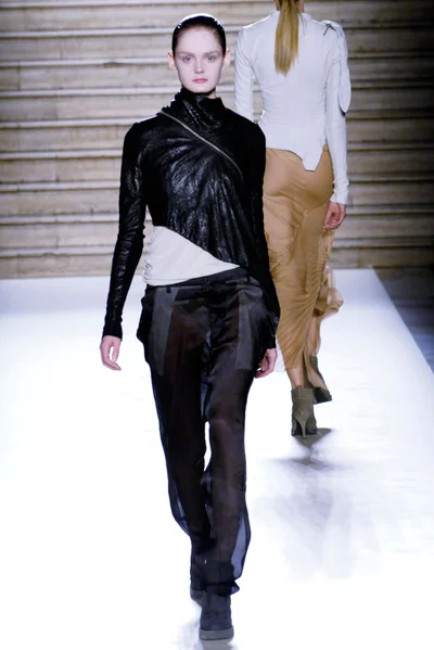 Look 25